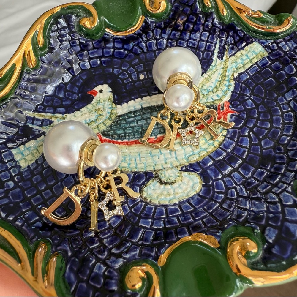 Dior Tribales Pearl and Gold Stud Earrings - Picture 5 of 16